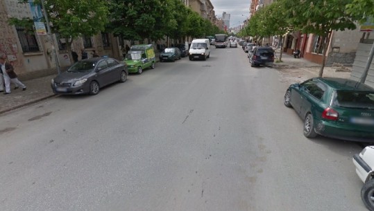 Po kalonte rrugën, 80-vjeçari në Durrës përplaset nga makina