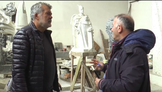Duart e një skulptori që dëshiron të zbukurojë Tiranën