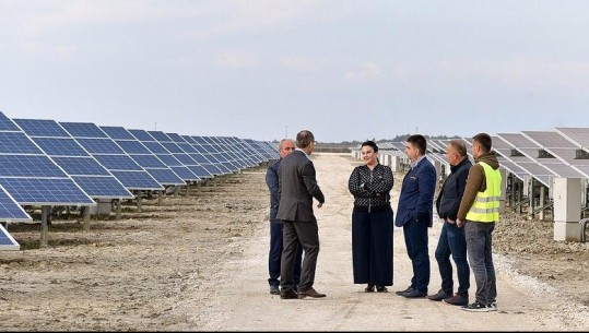 Balluku në parkun fotovoltaik të Topojës në Fier: Një model biznesit në fushën e energjisë së rinovueshme
