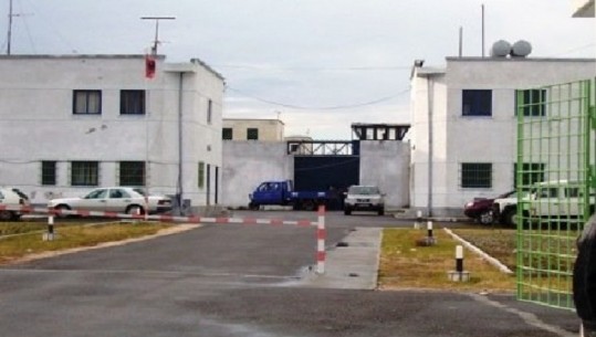 Tentuan të fusin drogë për të dënuarit, pezullohen nga detyra gjashtë policë të burgut në ShënKoll