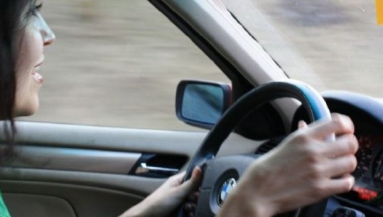 Ndalimi i qarkullimit për automjetet me targa shqiptare në Itali për personat e pajisur me leje qëndrimi