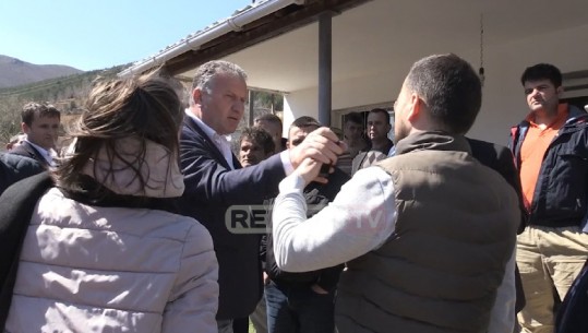 Zyrtari i Bashkisë së Mirditës i thyen celularin qytetarit: Mos filmo