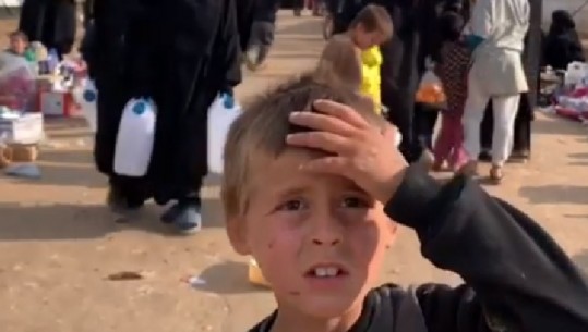 'Haxhi! Oj Sarë! Ku o Sara?' Pamje të trishta të fëmijëve shqiptarë brenda kampit famëkeq të Sirisë (VIDEO)