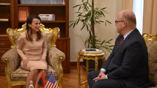 Rudina Hajdari takon zyrtarin e lartë amerikan: SHBA, engjëlli mbrojtës i Shqipërisë
