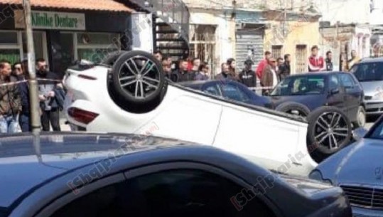 Makina luksoze 'fluturon' në mes të Shkodrës, nuk ka të lënduar (VIDEO)