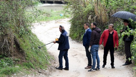 Ekspertët në vendin ku ndodhi përplasja me armë mes grabitësve dhe policisë (FOTO)