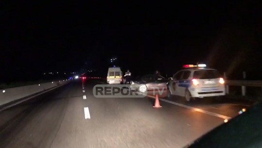 Elbasan/ Përplasen 3 makina, plagosen 4 persona, mes tyre nënë e bijë (VIDEO)