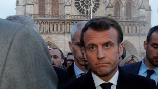 Presidenti Macron mbërrin tek katedralja historike 'Notre Dame' pas shkrumbimit nga zjarri