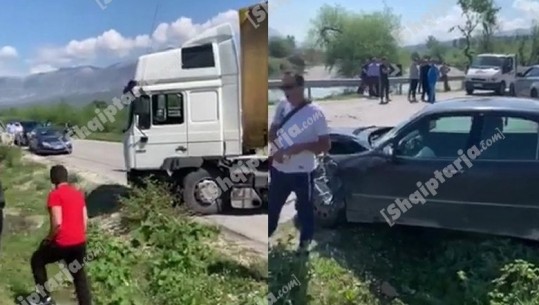 Benzi përplaset me kamionin/ Bllokohet trafiku,  radhë kilometrike në aksin Gjirokastër- Tepelenë (VIDEO)