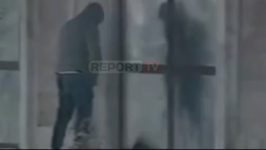 Urinoi te dera e Kryeministrisë, ndalohet protestuesi shkodran i opozitës (EMRI)