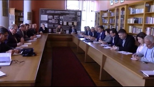 Prefekti i Lezhës: Zyrtarët takohen me qytetarët ne kafe dhe jo në zyrat e administratës
