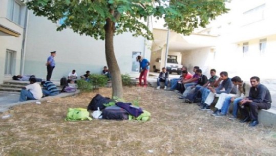 Kapshticë, 7 emigrantë kaluan kufirin ilegalisht, dërgohen në qendrën e azilkërkuesve 