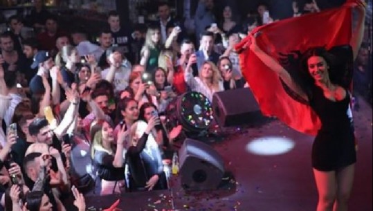 Elvana Gjata elektrizon Zvicrën, sensuale ngjit në skenë flamurin kuq e zi (FOTO)