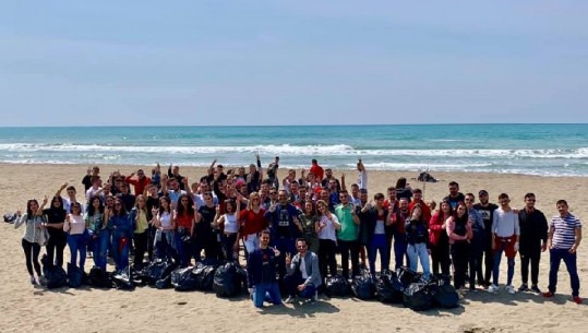 Dita e Tokës/ Të rinjtë e FRPD në aksion për pastrimin e bregdetit në Spile