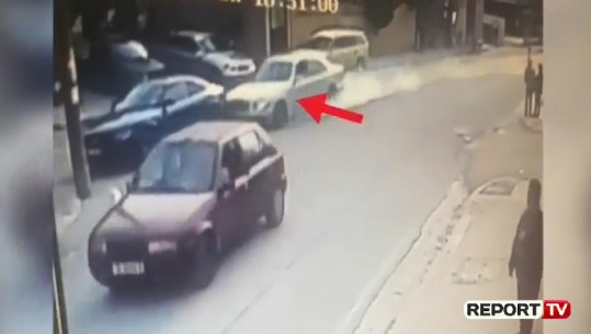 Aksident i frikshëm në Tiranë! Shoferi me shpejtësi merr para makinën e parkuar...Një tjetër ecën në pedonale (VIDEO)