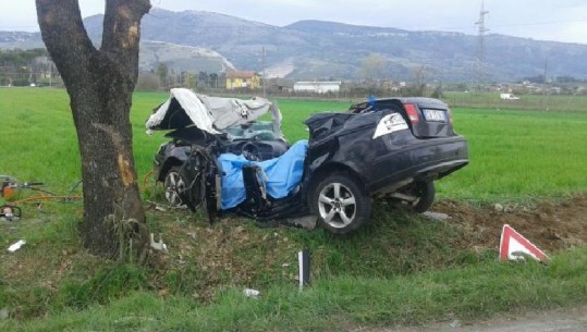 Itali, makina përplaset me pemën në mesnatë, vdes një shqiptar, plagosen dy të tjerë