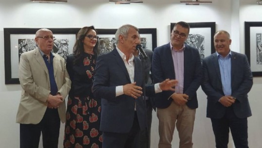 Ekspozita 'Nëpërmjet artistit dhe kritikut' e Abaz Hodos dhe Andon Kuqalit çelet në muze