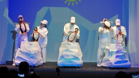 Shfaqja 'Vallja e pinguinëve' në Teatrin e Kukullave (VIDEO)
