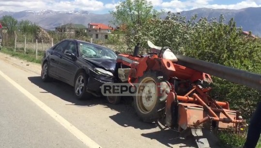 Makina  'paloset' me traktorin në Korçë (VIDEO)