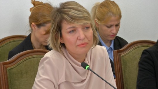 Për herë të parë Elva Margariti në Komisionin e Medias, 'raporton' për Pazarin e Gjirokastrës 