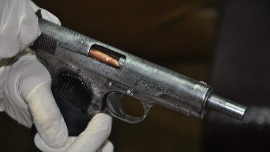 Me pistoletë me 'plumb në gojë', policia arreston vlonjatin