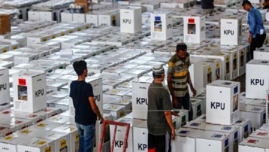 Zgjedhjet në Indonezi/ Vdesin nga lodhja 300 komisionerë
