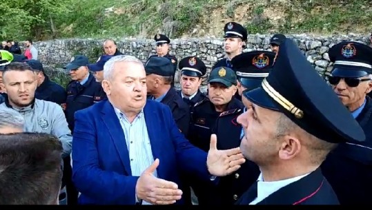 'S'kemi gjë me ju o vëlla'/ Dasho Aliko i Lazaratit debat me policinë në Gjirokastër