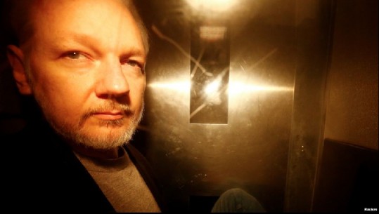 Assange thotë se do të kundërshtojë ekstradimin në SHBA