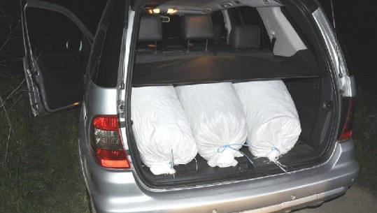 Korçë/ U kap me 46 kg drogë në makinë, policia i sekuestron 20 mijë Euro