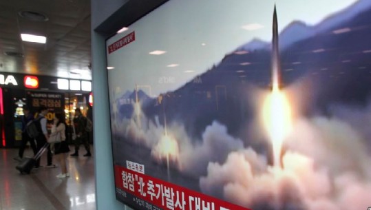 Koreja e Veriut teston raketa me rreze të shkurtër
