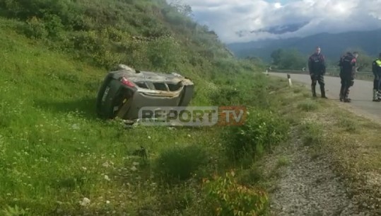 Aksident në Gjirokastër, makina del nga rruga dhe përmbyset, tre të plagosur (VIDEO)