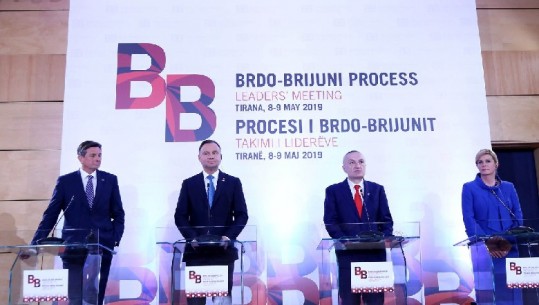Presidentja kroate: BE-ja krijoi vakum të rrezikshëm në Ballkan! Polonia: Brukseli të hapë dyert