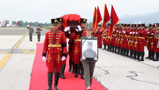 Shpallet 'Dëshmor i Atdheut' nëntetarja Hasanaj! Mbërrin në atdhe trupi i ushtarakes shqiptare