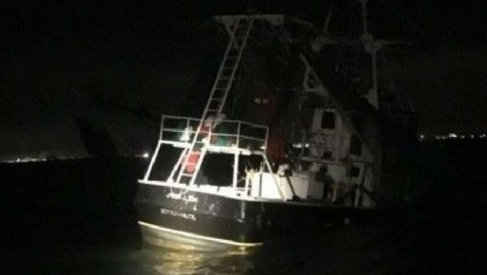 U prishet jahti, tre turistët austriakë bllokohen në detin e Durrësit