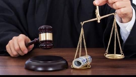 RAPORTI/ 52 gjyqtarë e prokurorë u penalizuan nga vettingu për 1 vit