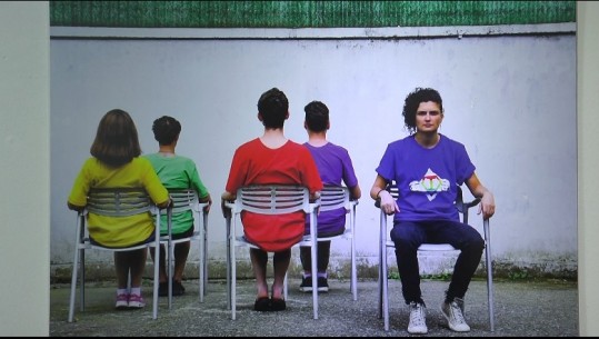 Shqiptarët nuk kanë më frikë: Në 'Empty close', rrëfimi fotografik i eksperiencave të LGBT në Shqipëri