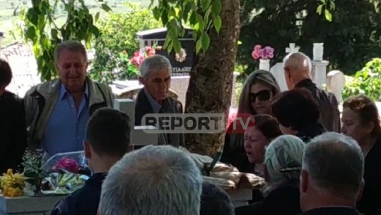  Mesha përkujtimore për Kacifas në Bularat, nëna e qan si 'hero': Vdiqe o trim i Vorio Epirit' (VIDEO)