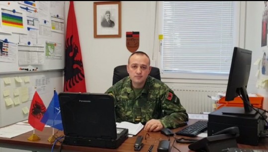VIDEO ku major Klodian Tanushi uronte nga Letonia: Urime Shqipëri 10-vjetorin në NATO