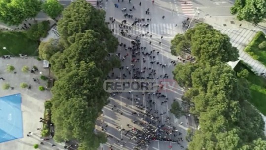 Report TV sjell pamjet me dron nga nisja e protestës së opozitës (VIDEO)