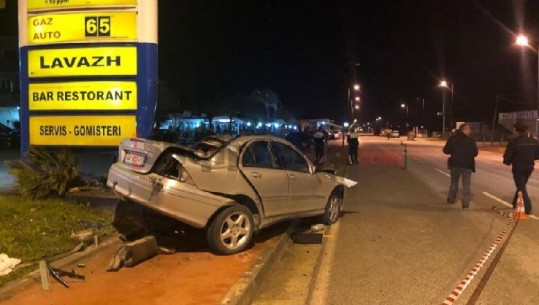 Aksident i rëndë në Kavajë, makina përplas nënën me dy vajzat në trotuar, vdes gruaja dhe pasagjeri, tre rëndë