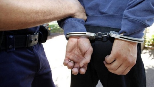SHÇBA arreston oficerin e policisë në Korçë, për çfarë akuzohet 