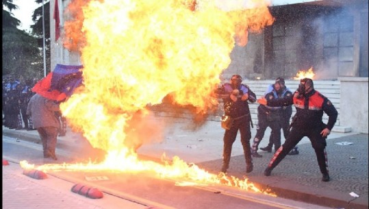 Sjellja e policisë së shtetit përballë protestuesve... 60% e konsiderojnë korrekte
