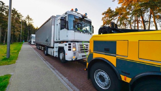 Nuk iu bindën urdhrit, policia holandeze qëllon për të ndaluar kamionin e shqiptarëve