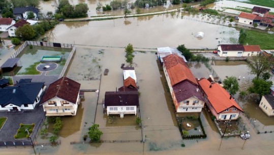 Gjunjëzohet Ballkani nga përmbytjet (VIDEO)