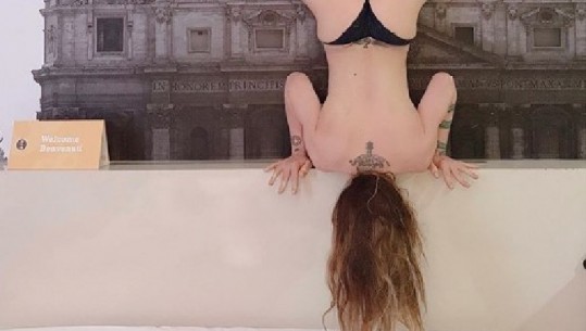 Vajza e Ornella Mutit bën vertikalen nudo dhe gjithë rrjeti po 'zjen' (FOTO)