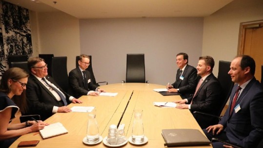 Ministri i Jashtëm finlandez takon Cakaj: Jemi pro hapjes së negociatave për Shqipërinë