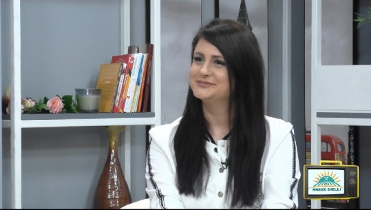 Gocë për shtëpi që pret dashurinë dhe sheh telenovela turke, ja ‘Luzja’ që nuk njihni (VIDEO)