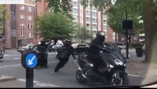 Londër, dy shqiptarë 'kapin' grabitësit e argjendarisë (VIDEO)