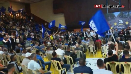 'Uragani' i Bashës në Durrës?! Ja sa mbështetës janë në Pallatin e Sportit (FOTO)