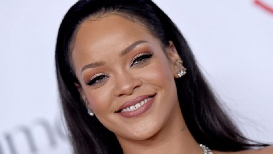 VIDEO/ Rihanna prezanton për herë të parë djalin e saj 7 muajsh